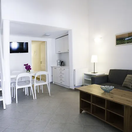 アパートホテル Adikri &