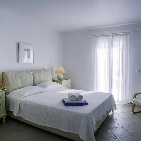 아파트호텔 Adikri & 투를로스